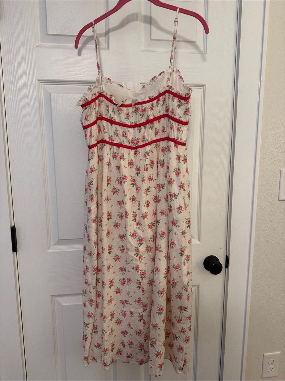 Storia Cream and Floral Print Textured Dress with Red Bow Detail - Picture 6 of 9